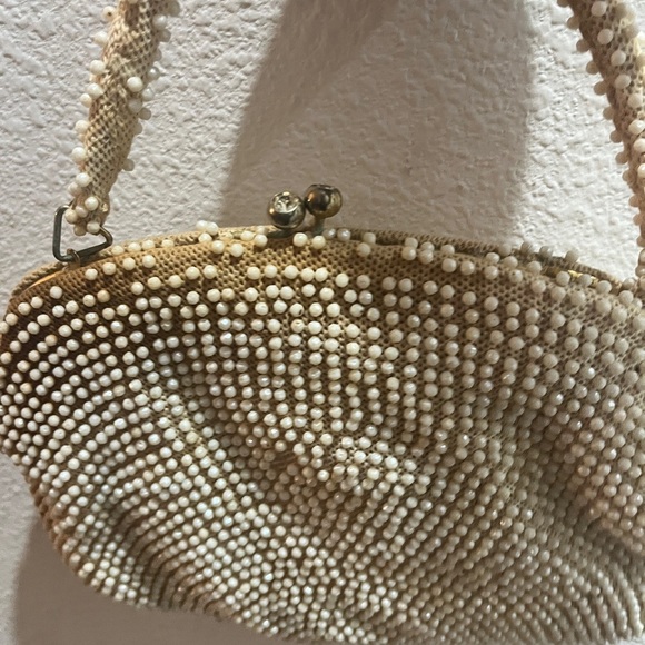 Vintage beaded handbag with clasp with pearl like embellishments - Picture 10 of 15